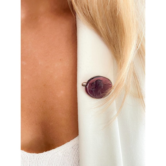 Antique Amethyst/Purple Glass Cameo C Clasp Brooch • Antique Brooch - Picture 5 of 5